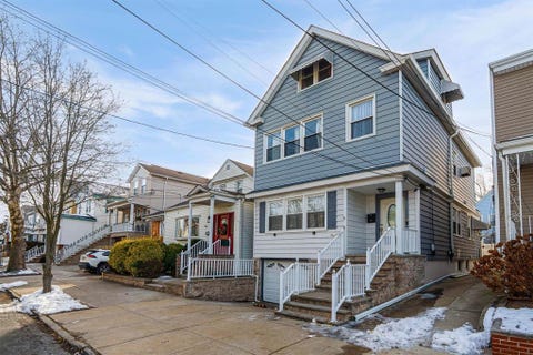 Homes For Rent - 102 West 43rd St #2<br/> Bayonne, NJ 07002