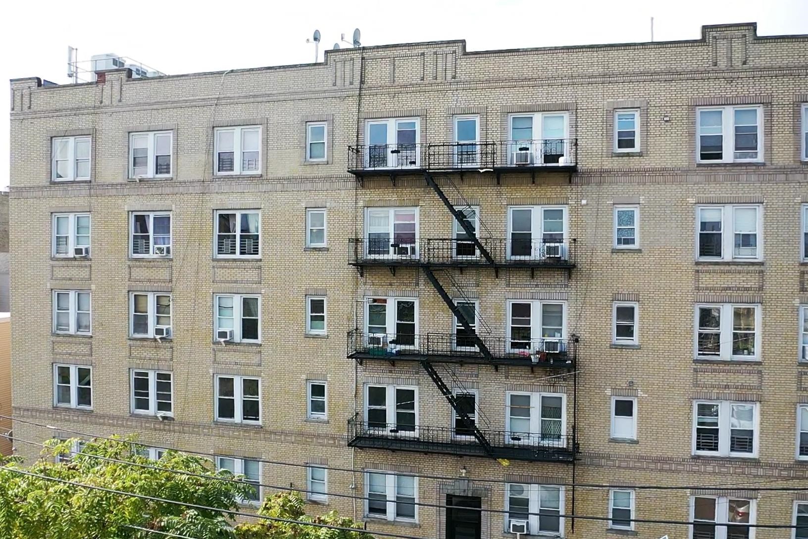 201 45th St #E2, Union City, New Jersey image 4