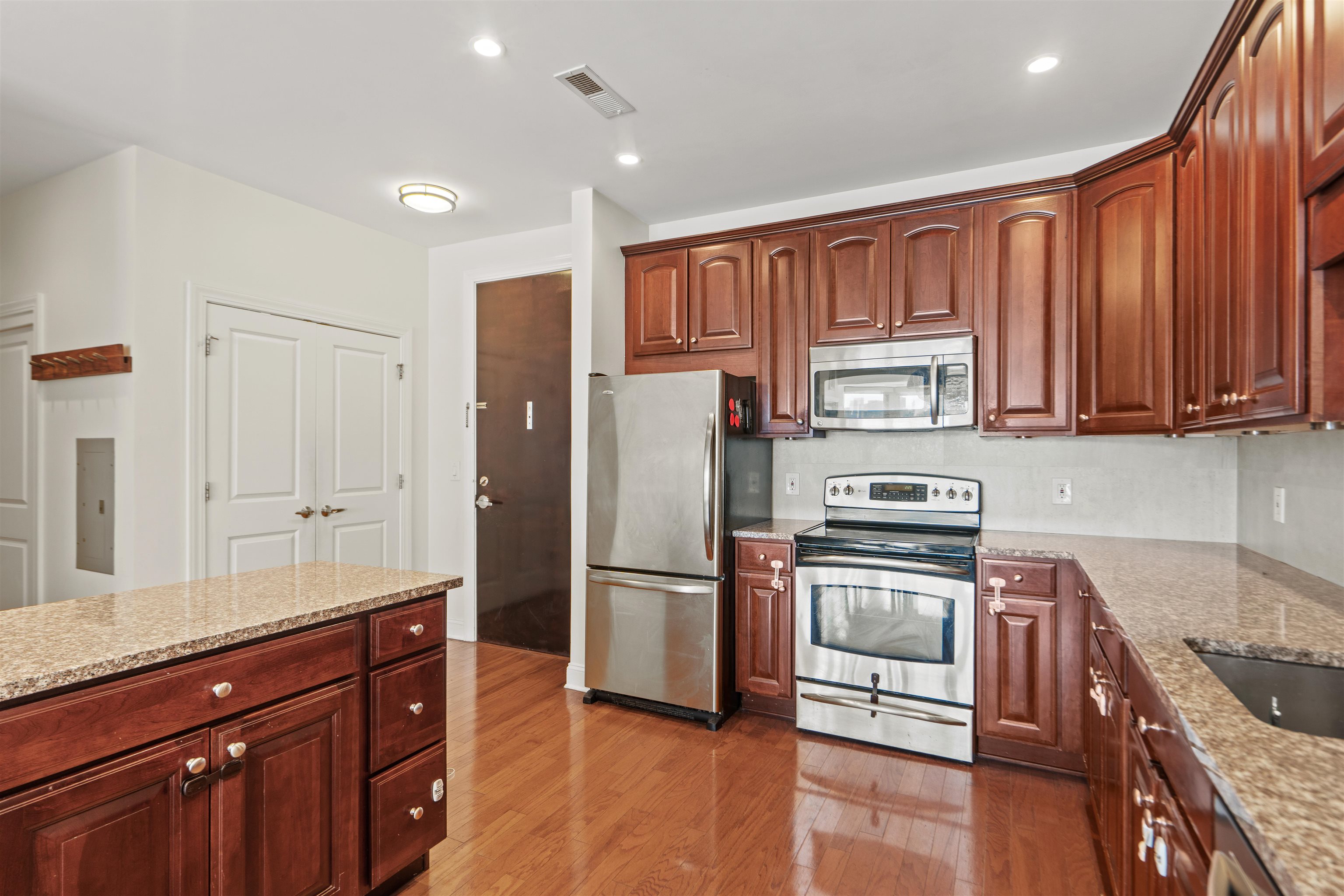 20 Avenue At Port Imperial #321, West New York, New Jersey image 6