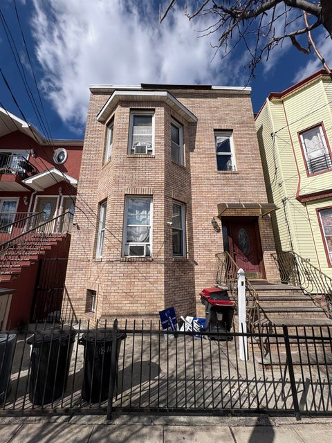 Multifamily For Rent - 1811 Summit Ave #3<br/> Union City, NJ 07087