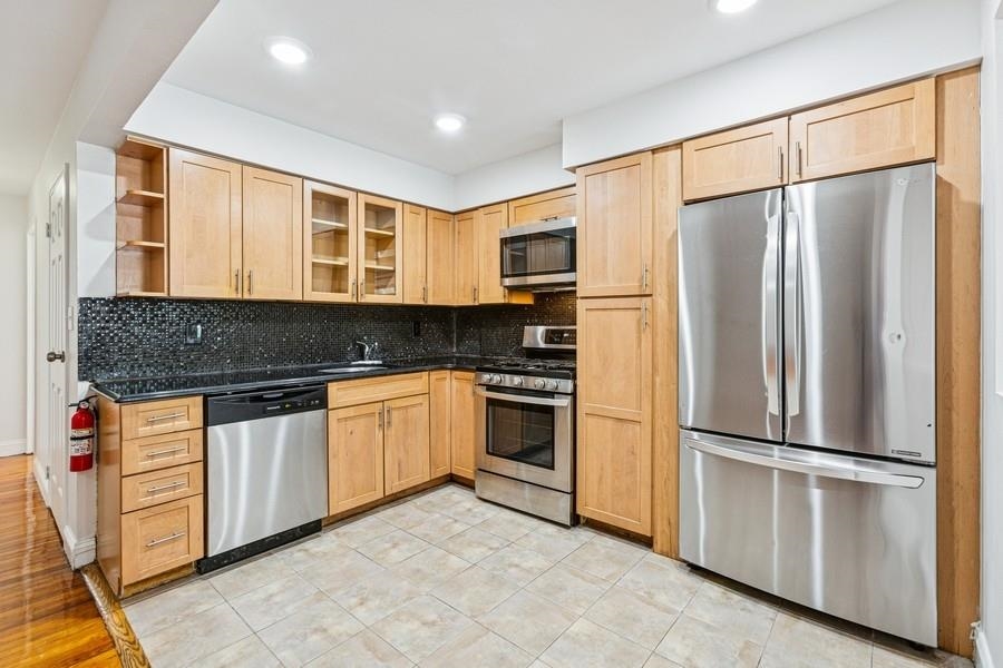 Jersey City, Heights, New Jersey 07307, United States, 3 Bedrooms Bedrooms, ,2 BathroomsBathrooms,Residential,Active,156902