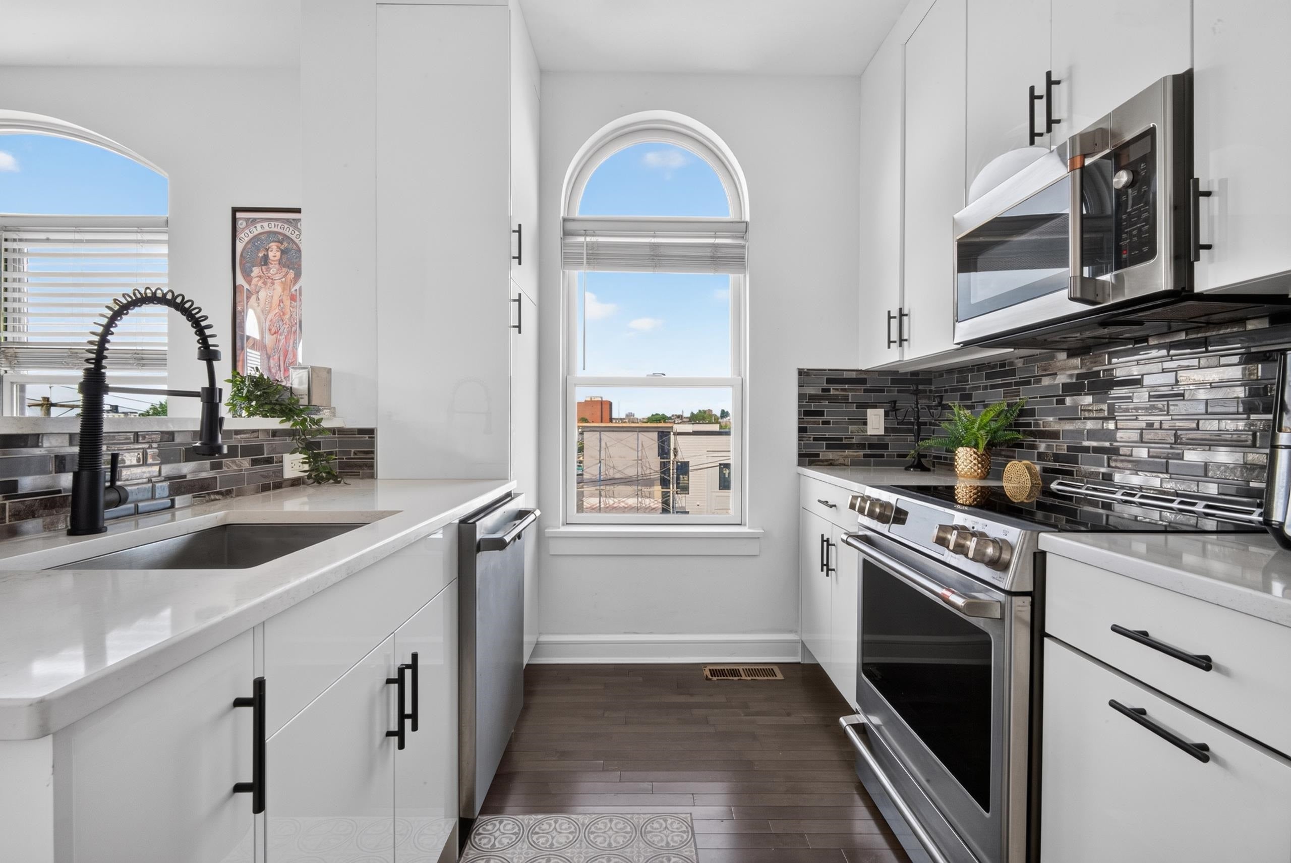 974 SUMMIT AVE 401-A