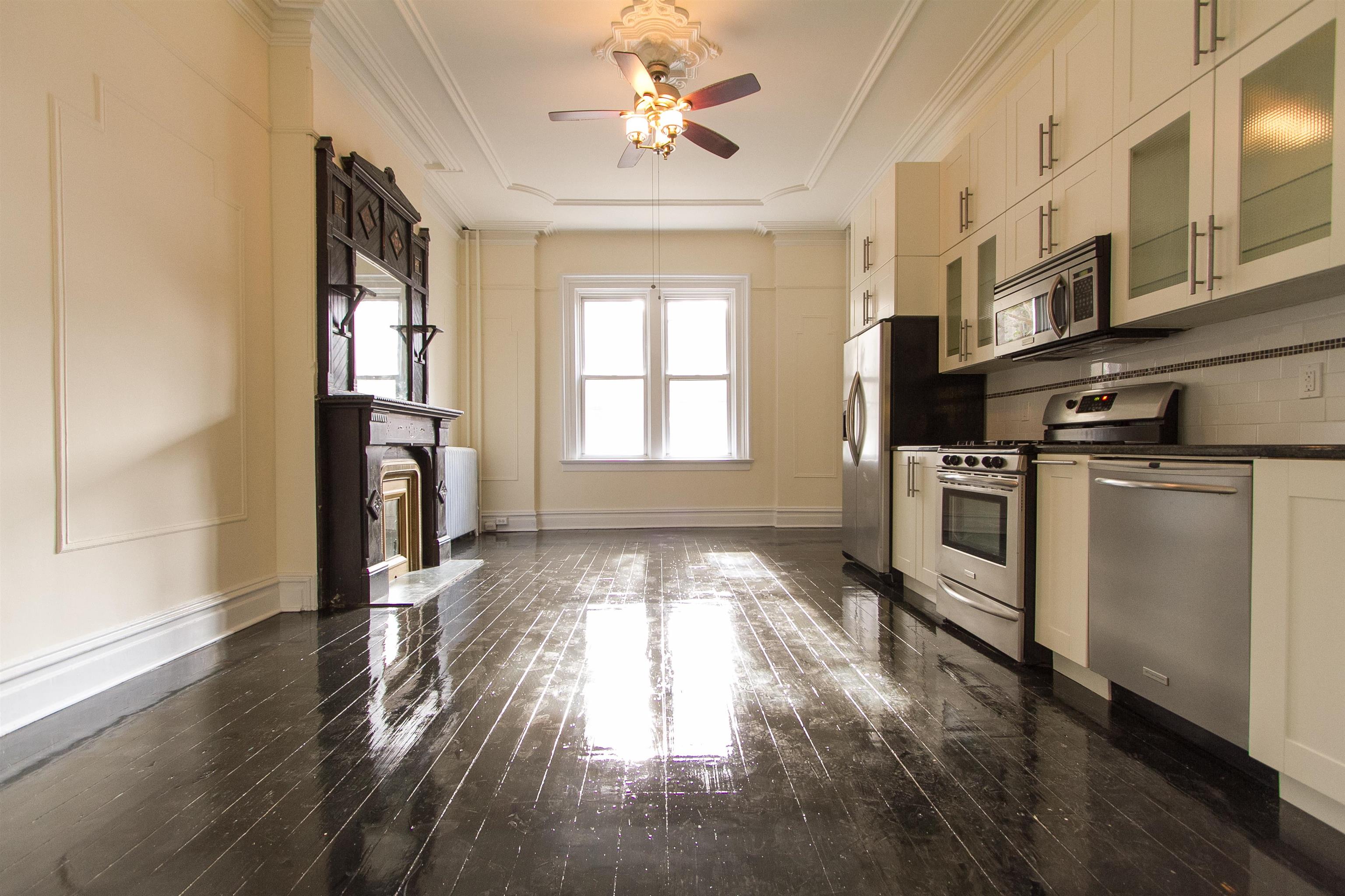 6 HAMPTON CT