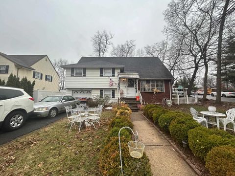 Homes For Sale - 224 Kings Ct<br/> Bergen County, Teaneck, NJ 07666