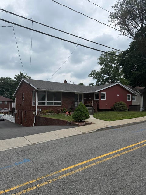 Multifamily For Rent - 121 Sunset Pl<br/> Bergen County, Palisades Park, NJ 07650