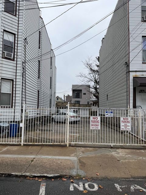 Vacant Land For Sale - 17 Laidlaw Ave<br/> Hudson County, Jersey City, NJ 07306