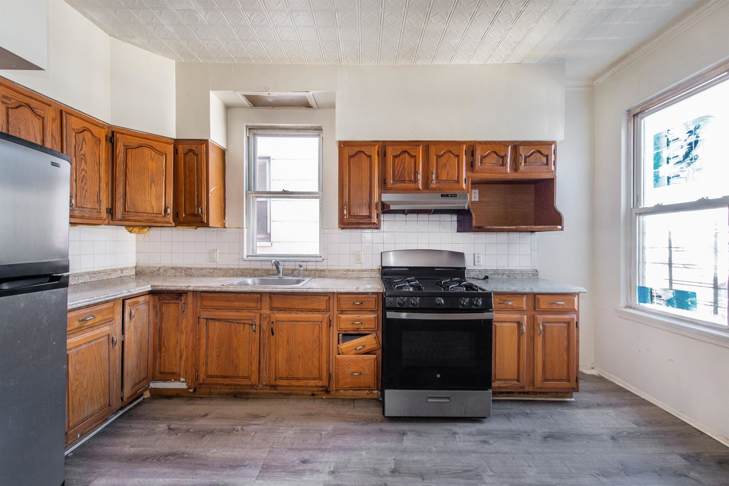 256 CLINTON AVE