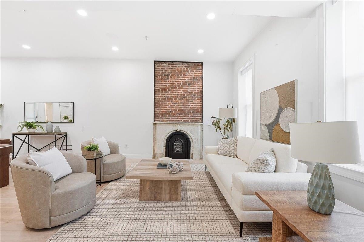 77 ERIE ST 1