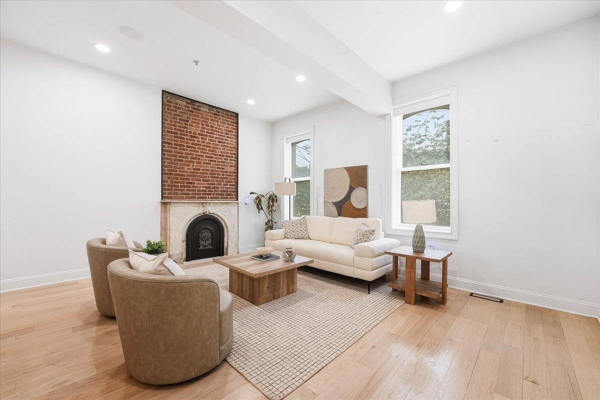 77 ERIE ST 1
