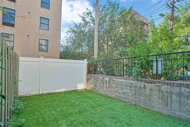 132 JACKSON ST 1N