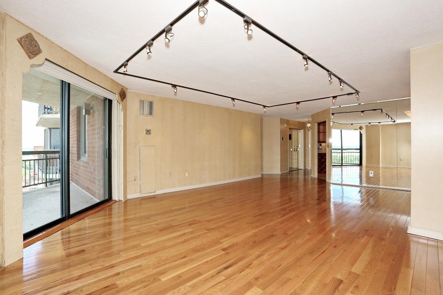 1608 Harmon Cove Tower #1608, Secaucus, New Jersey image 16