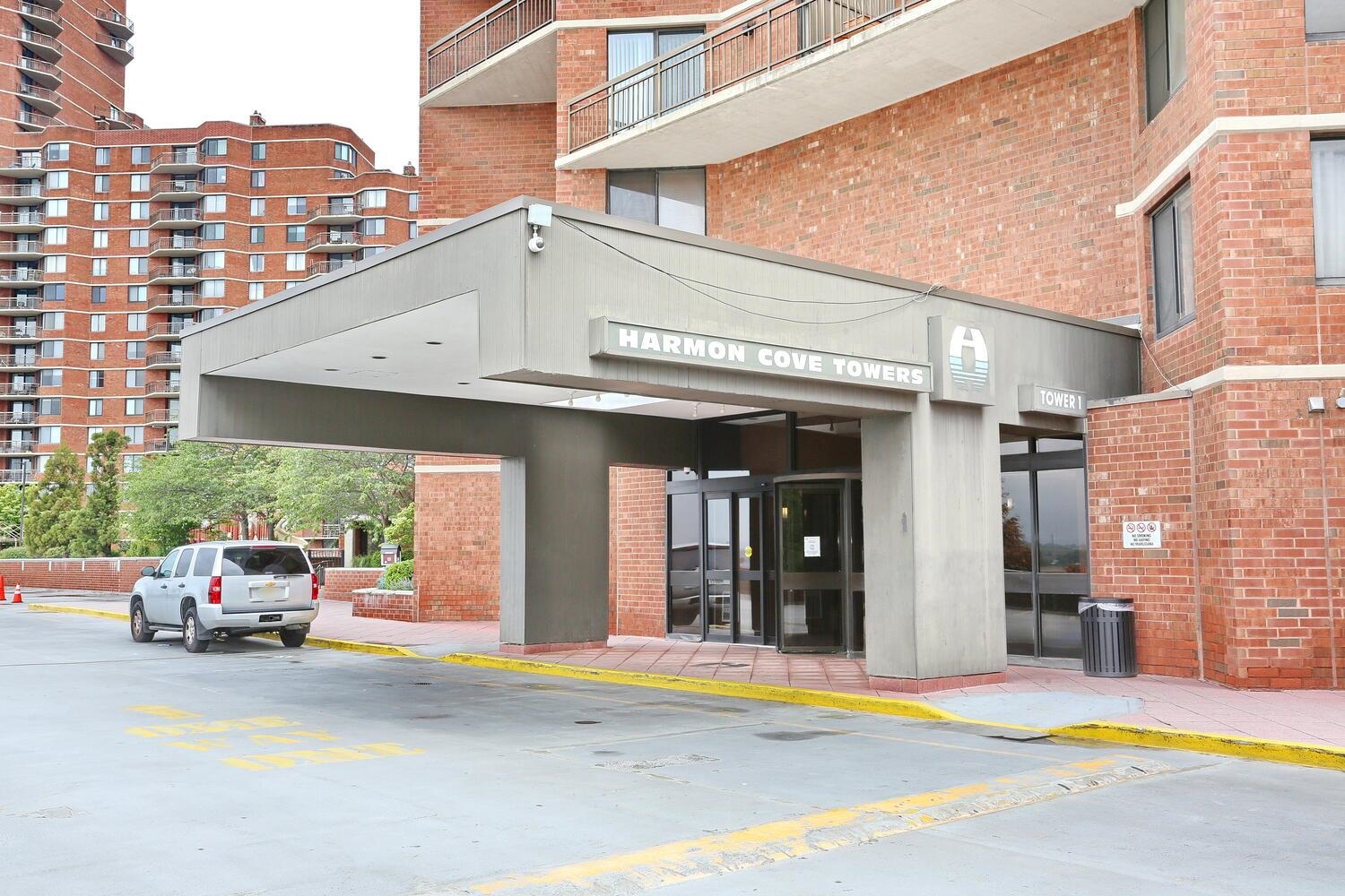1608 Harmon Cove Tower #1608, Secaucus, New Jersey image 2