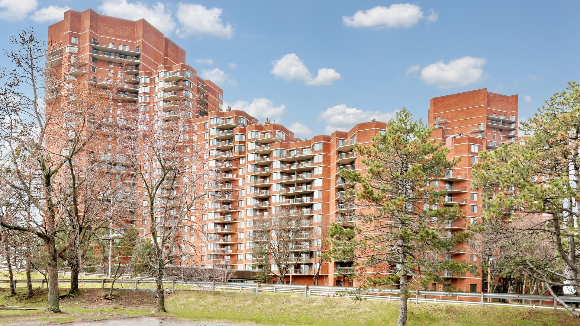 1608 Harmon Cove Tower #1608, Secaucus, New Jersey image 5
