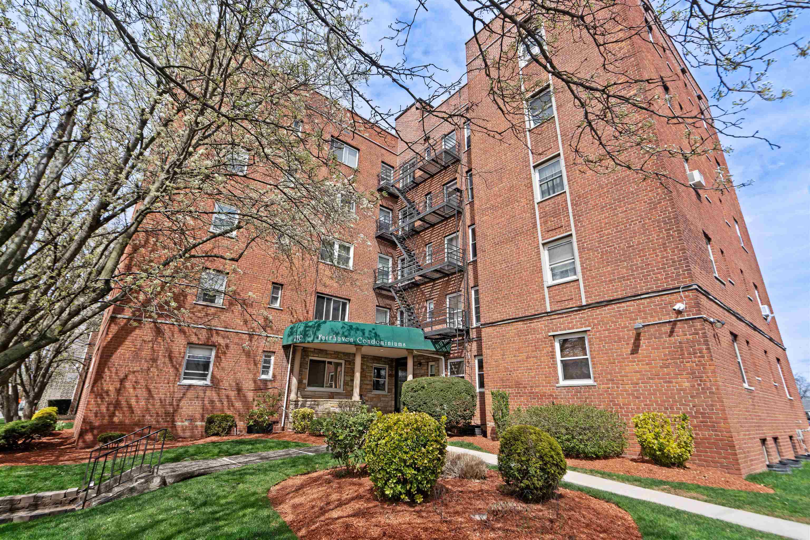 210 Woodcliff Ave #5F, North Bergen, New Jersey image 2