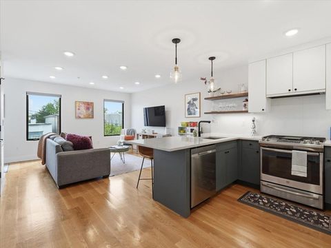 Condo For Sale - 22 Lincoln St #3<br/> Jersey City, NJ 07307