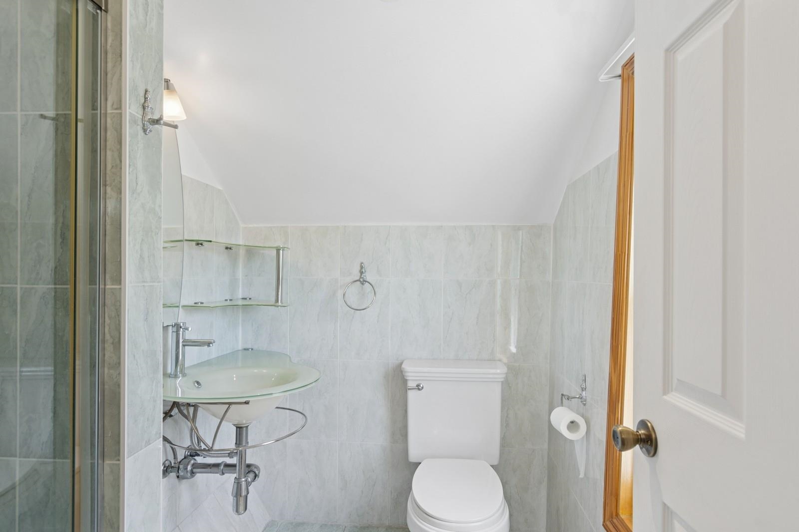 16 Hazel Ave, Livingston, New Jersey image 22
