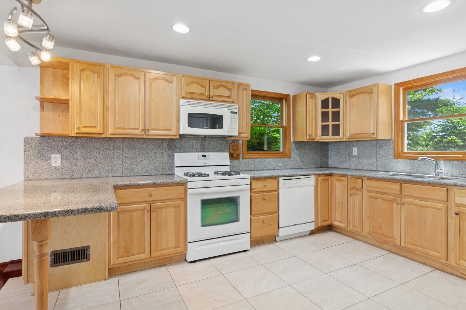 16 Hazel Ave, Livingston, New Jersey image 4