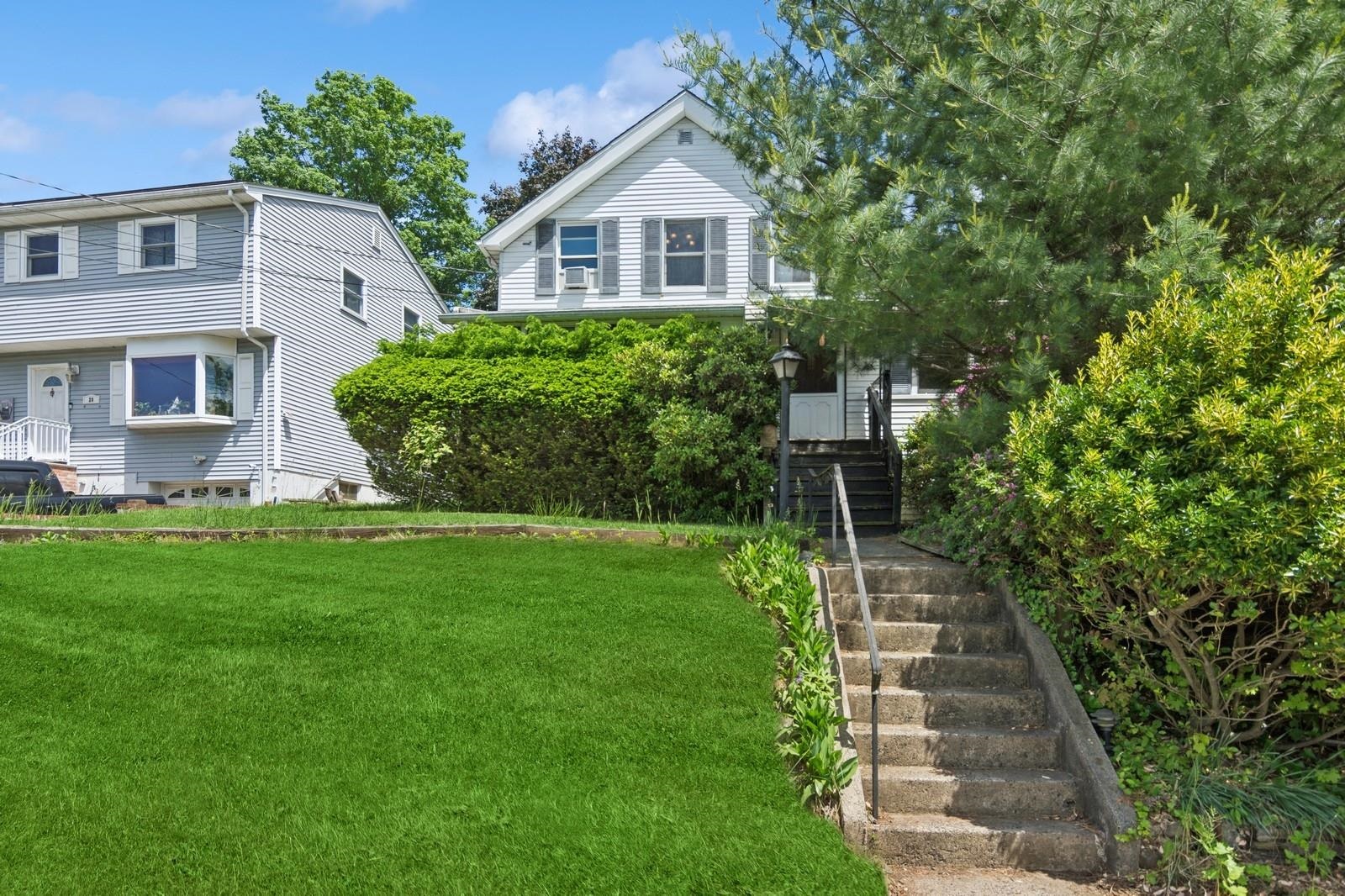 16 Hazel Ave, Livingston, New Jersey image 1