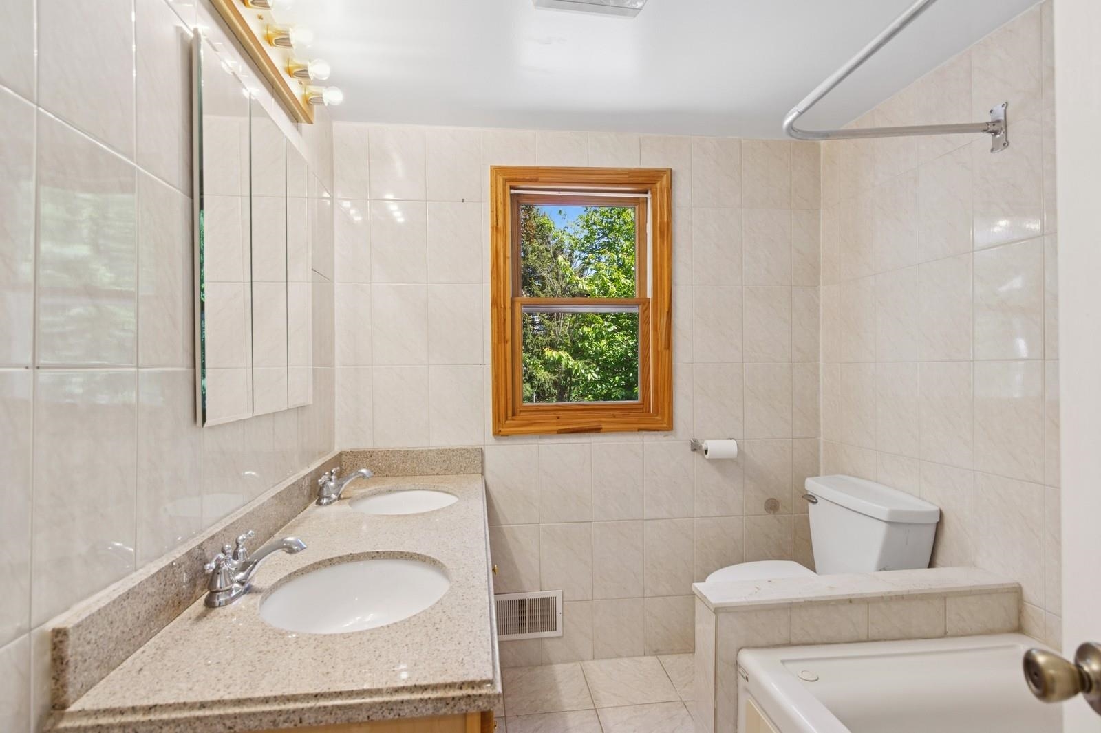 16 Hazel Ave, Livingston, New Jersey image 17