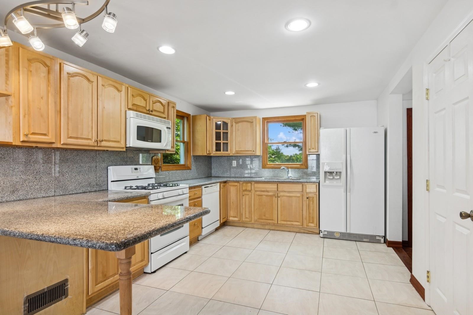16 Hazel Ave, Livingston, New Jersey image 3
