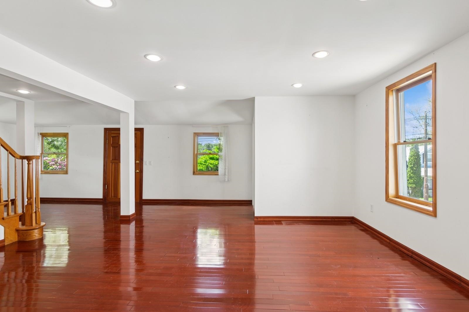 16 Hazel Ave, Livingston, New Jersey image 7