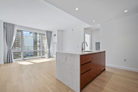 Condo For Sale - 75 Park Lane South Ln #811<br/> Hudson County, Jersey City, NJ 07310