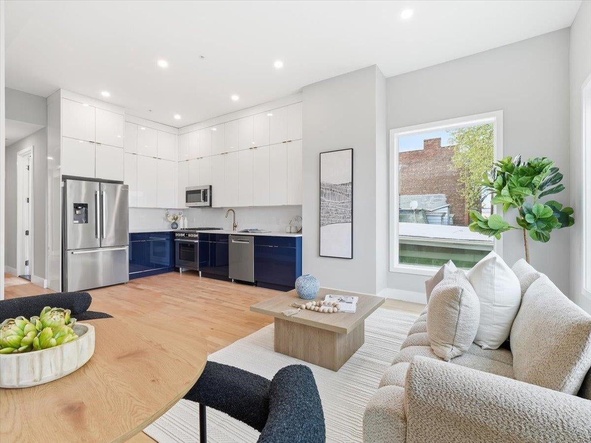 437 OGDEN AVE 3R