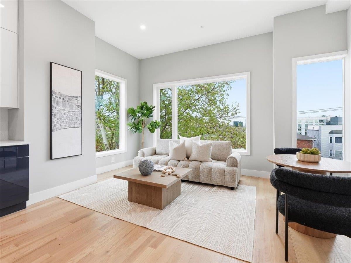 437 OGDEN AVE 3R