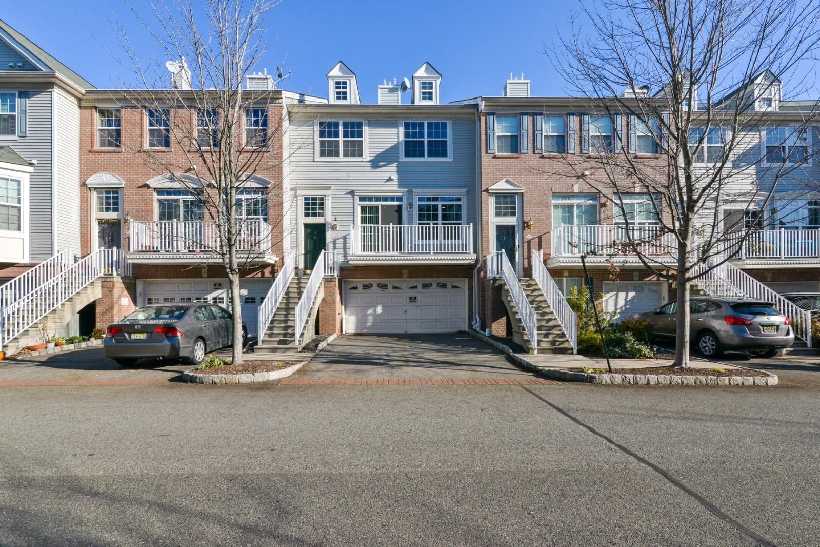 12 ALEXANDER CT
