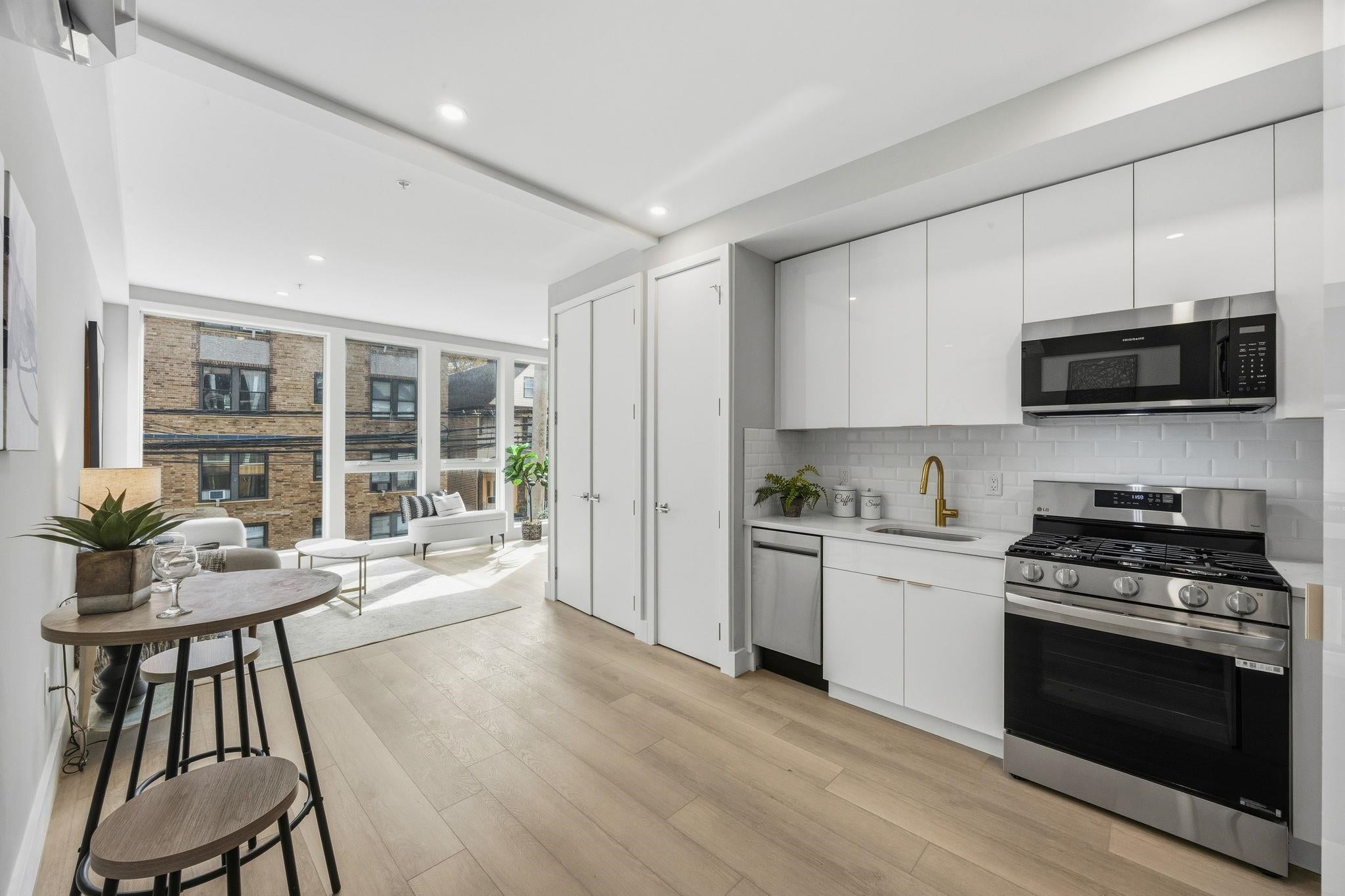 Search Homes 4 77 VAN REYPEN ST 2