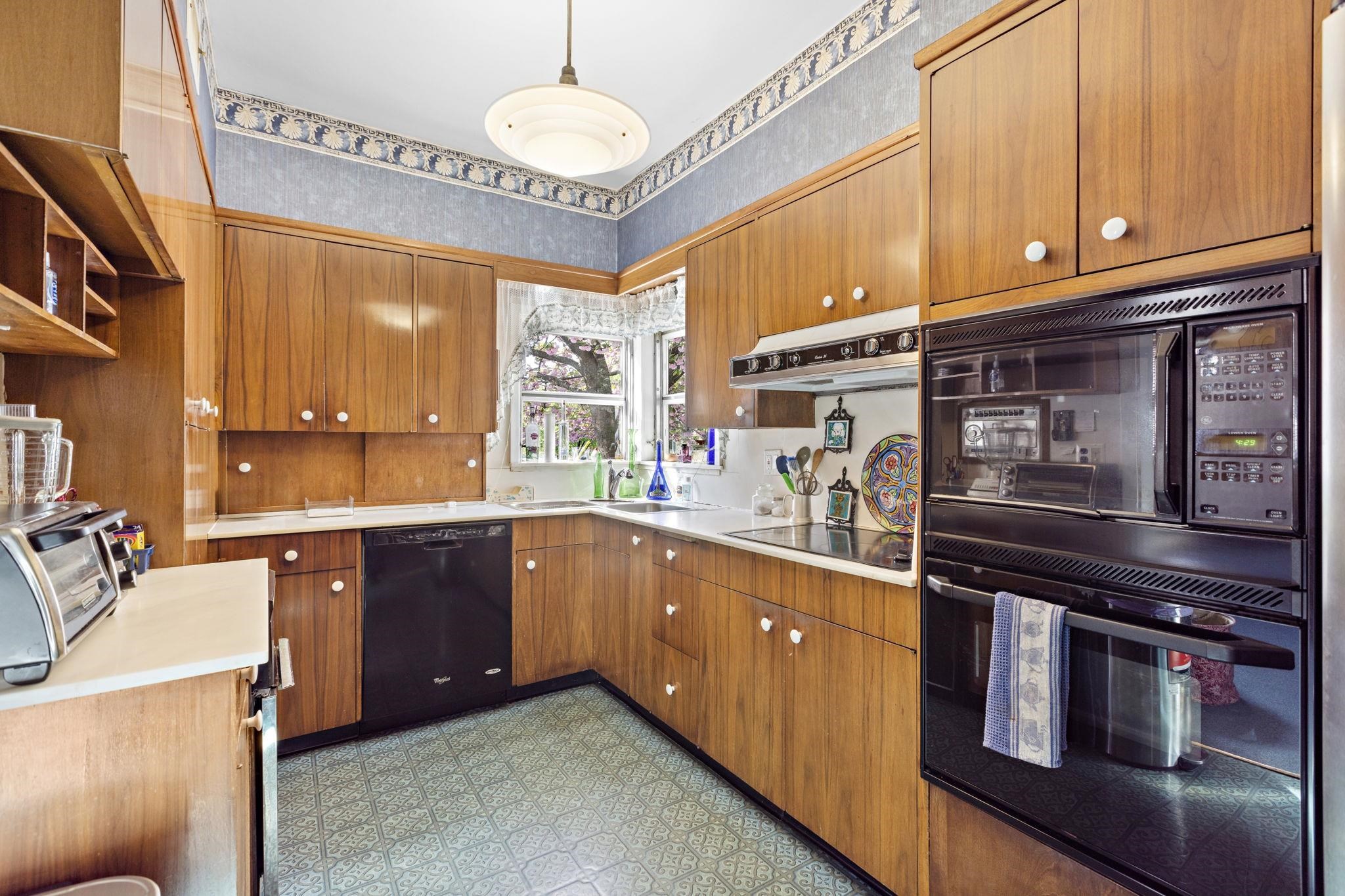 19 Avenue B, Bayonne, New Jersey image 5