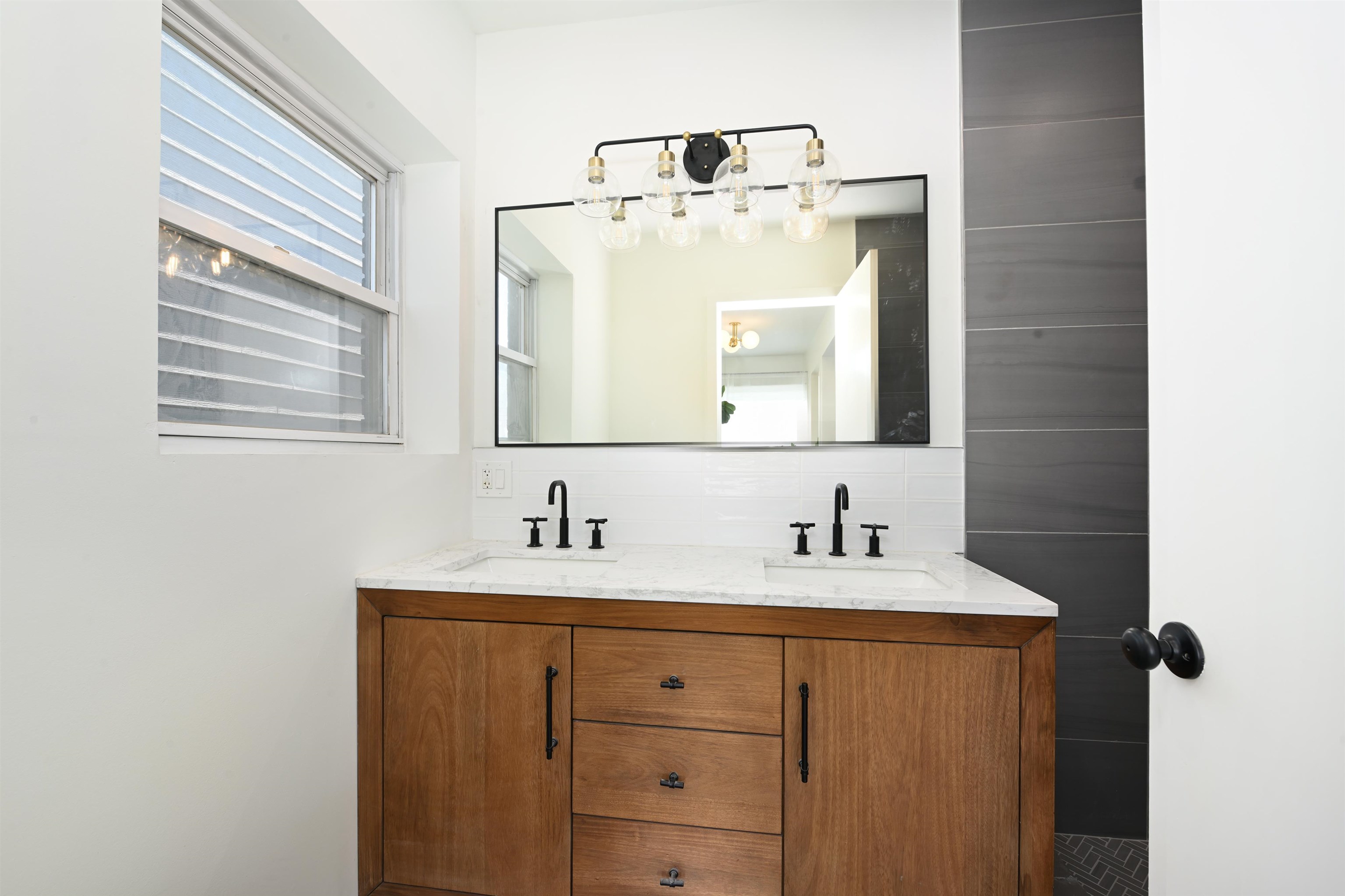372 Webster Ave, Jersey City, New Jersey image 28