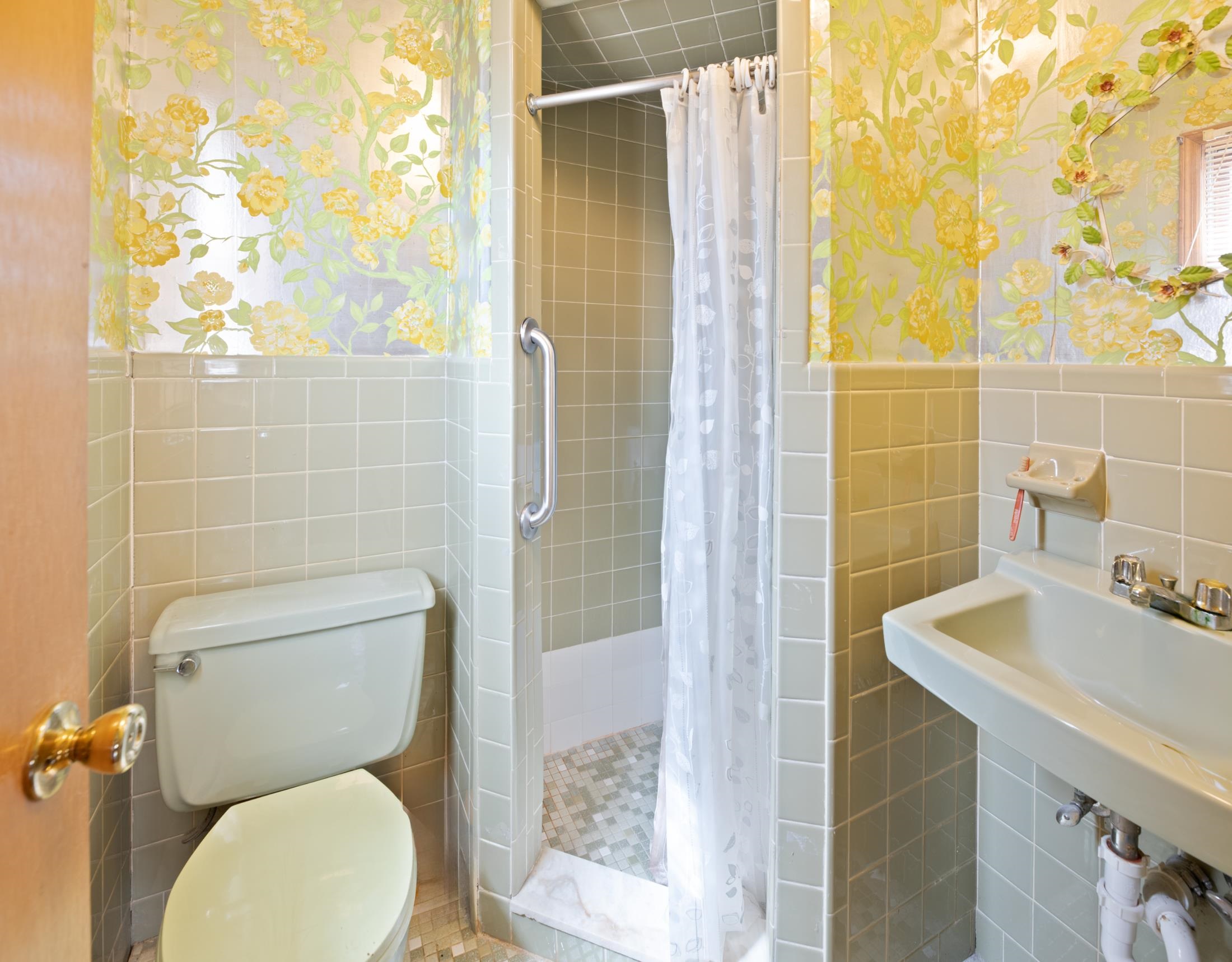 Bayonne, New Jersey 07002, United States, 6 Bedrooms Bedrooms, ,4 BathroomsBathrooms,Residential,Pending,114001