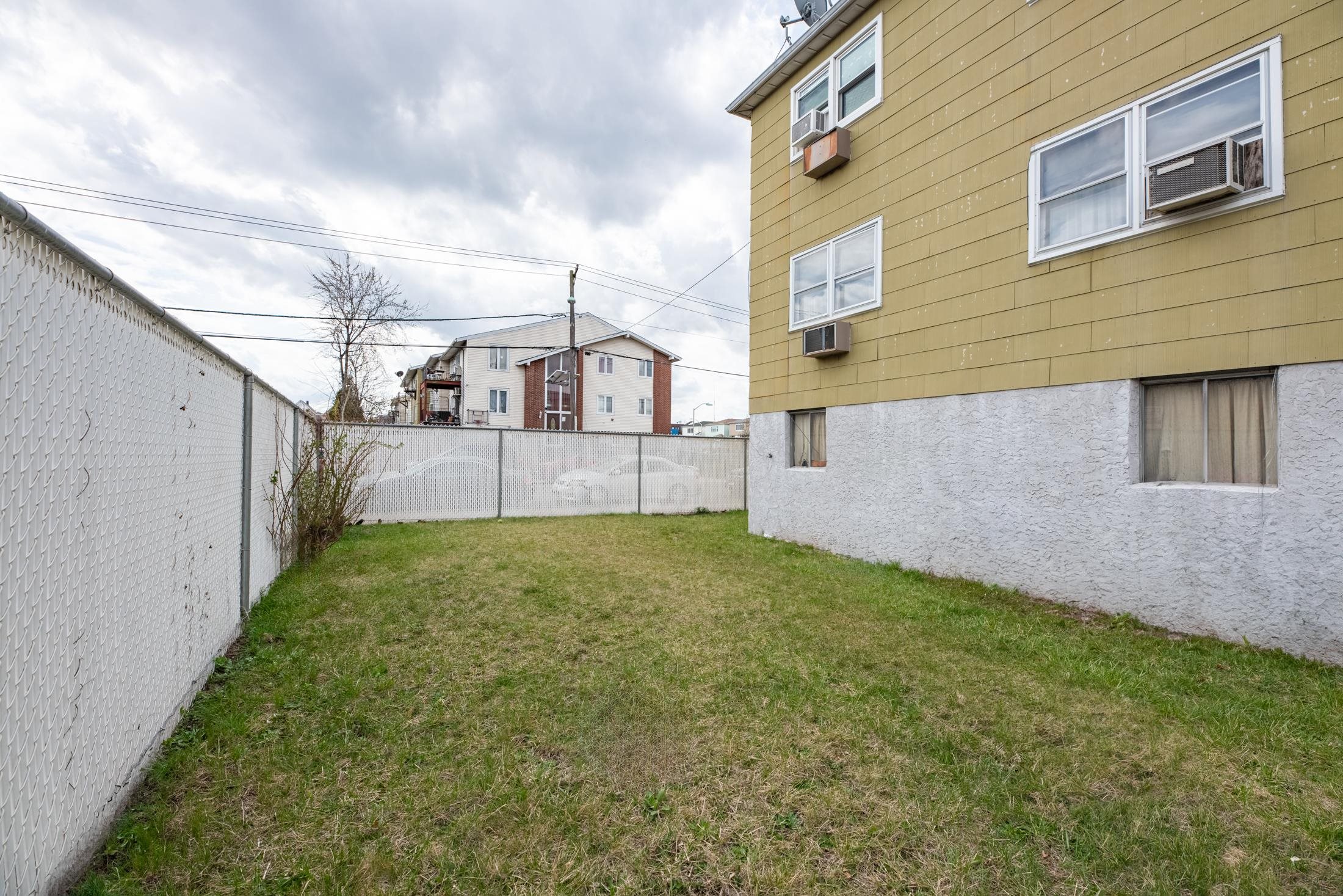 Bayonne, New Jersey 07002, United States, 6 Bedrooms Bedrooms, ,4 BathroomsBathrooms,Residential,Pending,114001