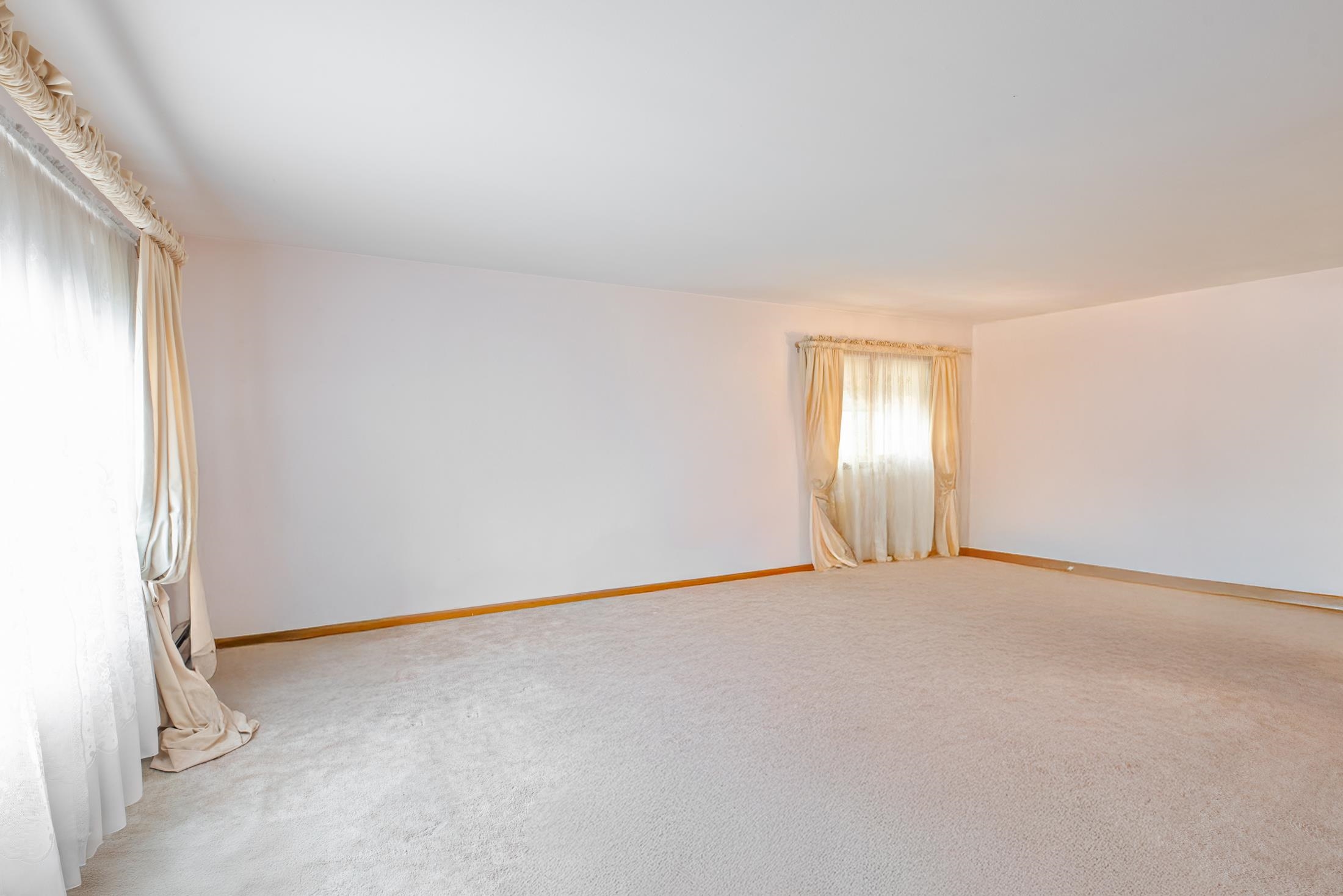 Bayonne, New Jersey 07002, United States, 6 Bedrooms Bedrooms, ,4 BathroomsBathrooms,Residential,Pending,114001