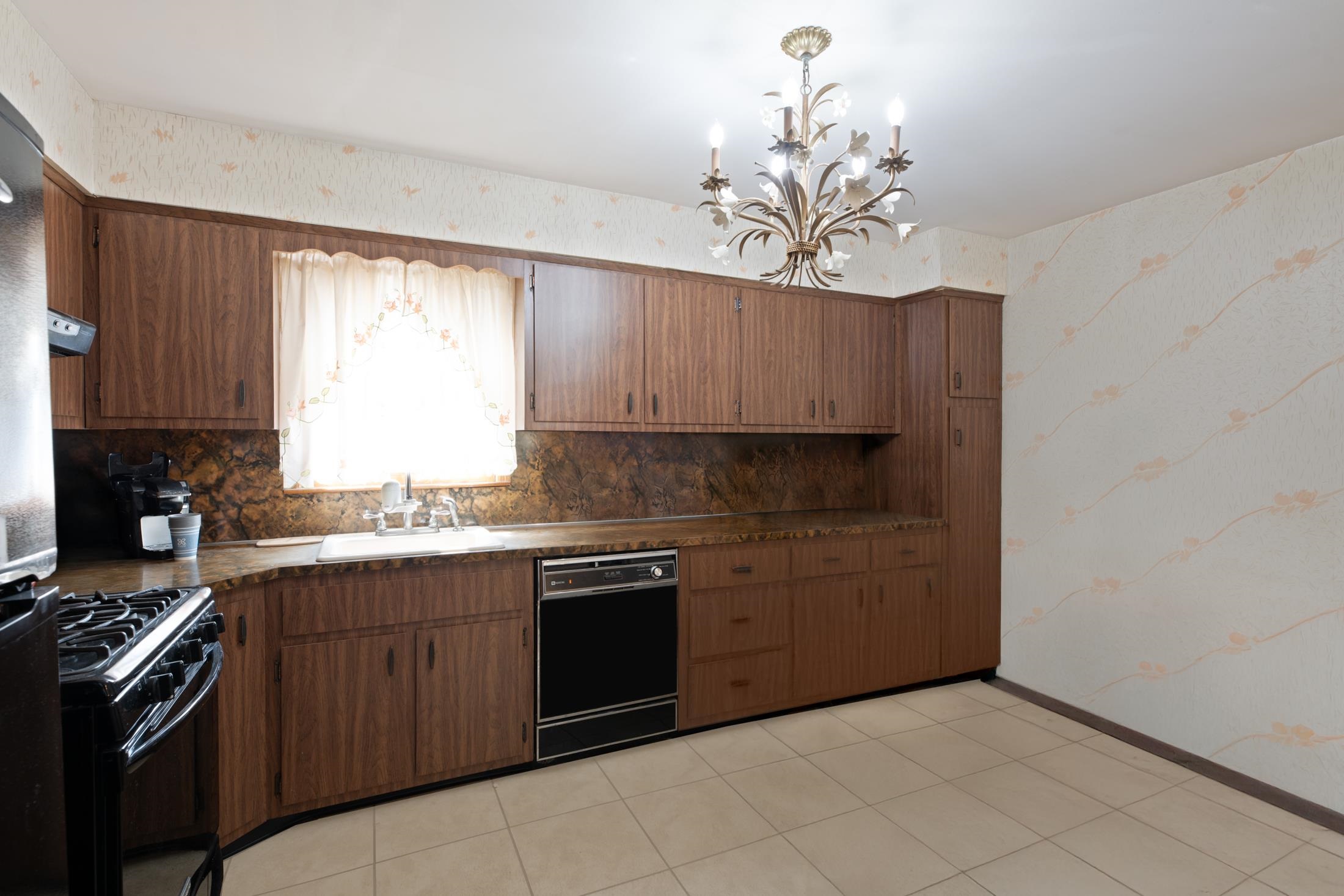 Bayonne, New Jersey 07002, United States, 6 Bedrooms Bedrooms, ,4 BathroomsBathrooms,Residential,Pending,114001