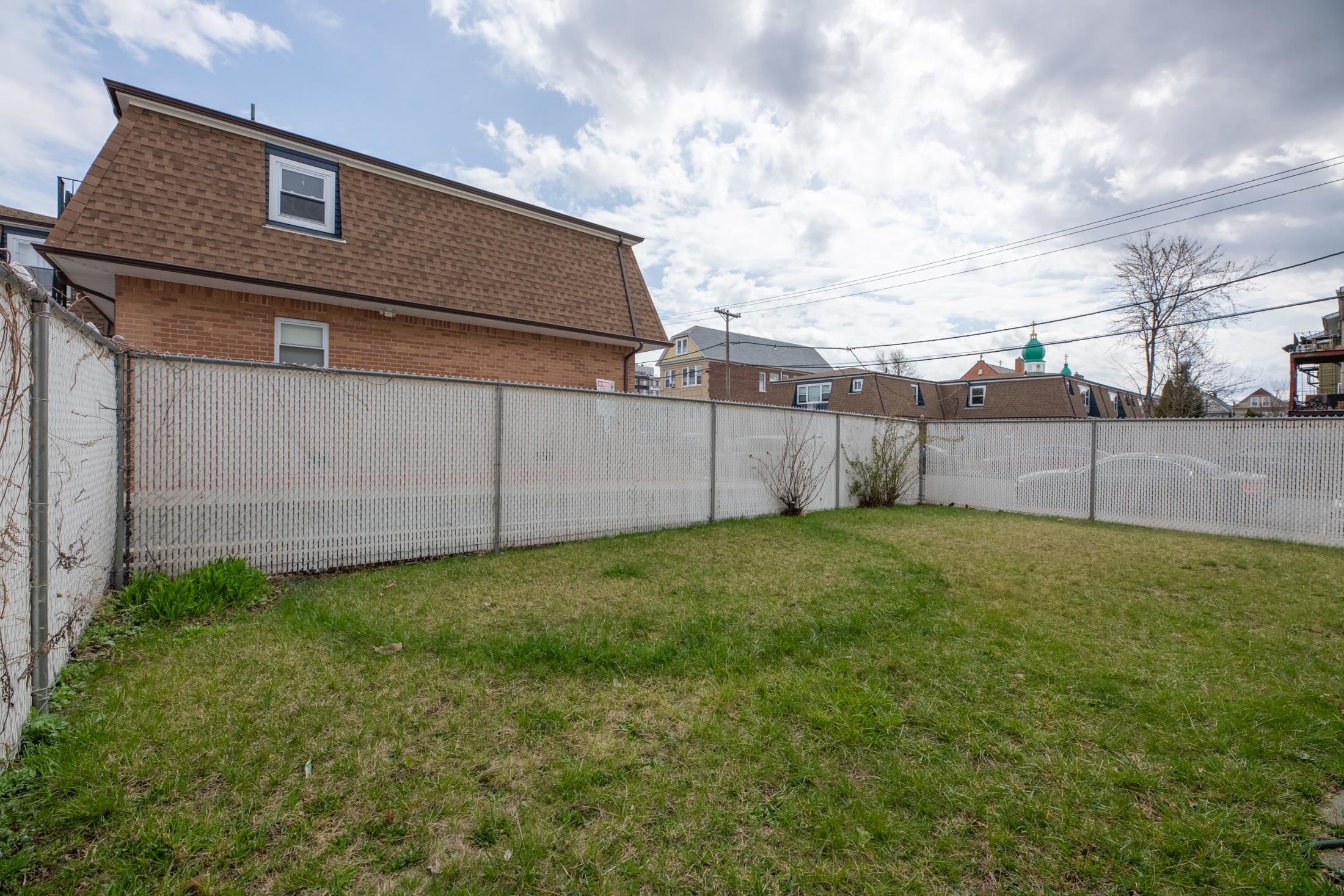 Bayonne, New Jersey 07002, United States, 6 Bedrooms Bedrooms, ,4 BathroomsBathrooms,Residential,Pending,114001