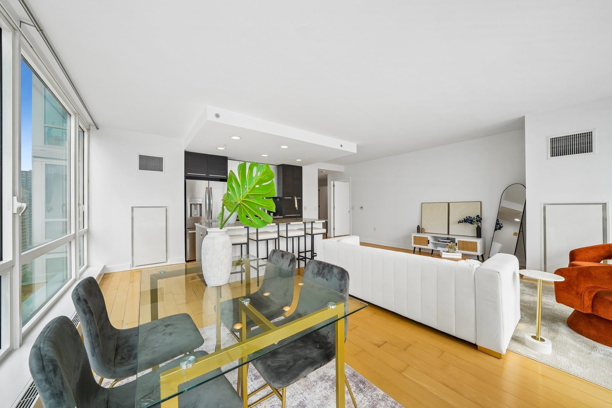 2 2ND ST 2205
