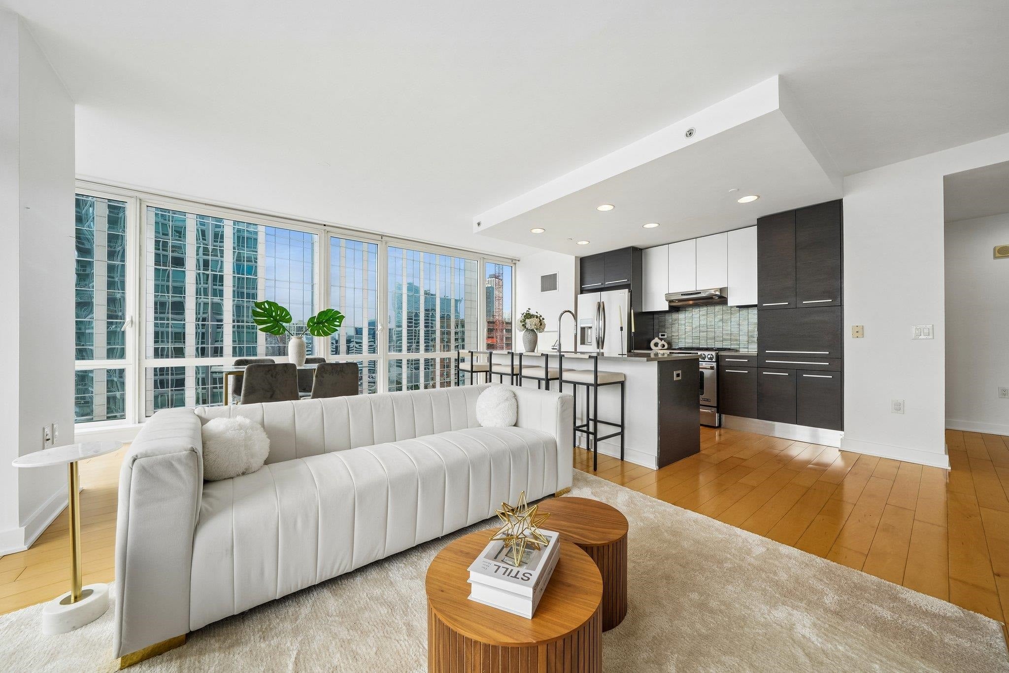 2 2ND ST 2205