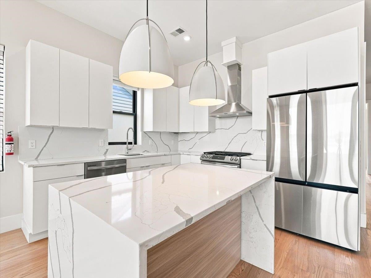 220 FREEMAN AVE 2