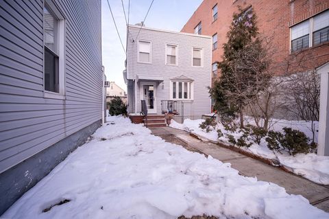 Homes For Sale - 520 26th St<br/> Union City, NJ 07087