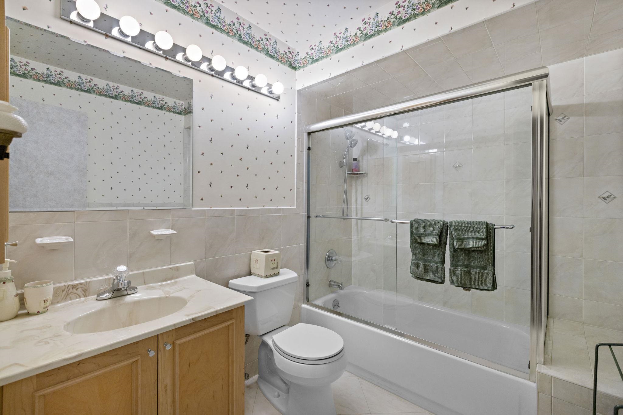 568 Sanderling Ct, Secaucus, New Jersey image 18