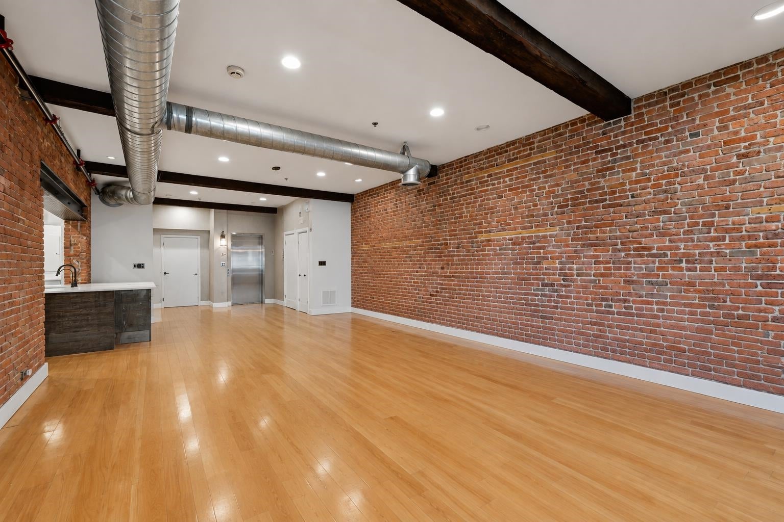 610 CLINTON ST 2A/W