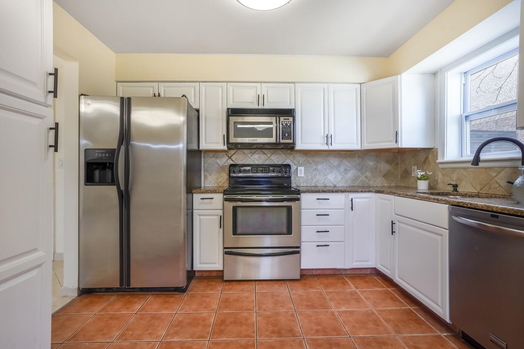 214 70th St #1B, Guttenberg, New Jersey image 2
