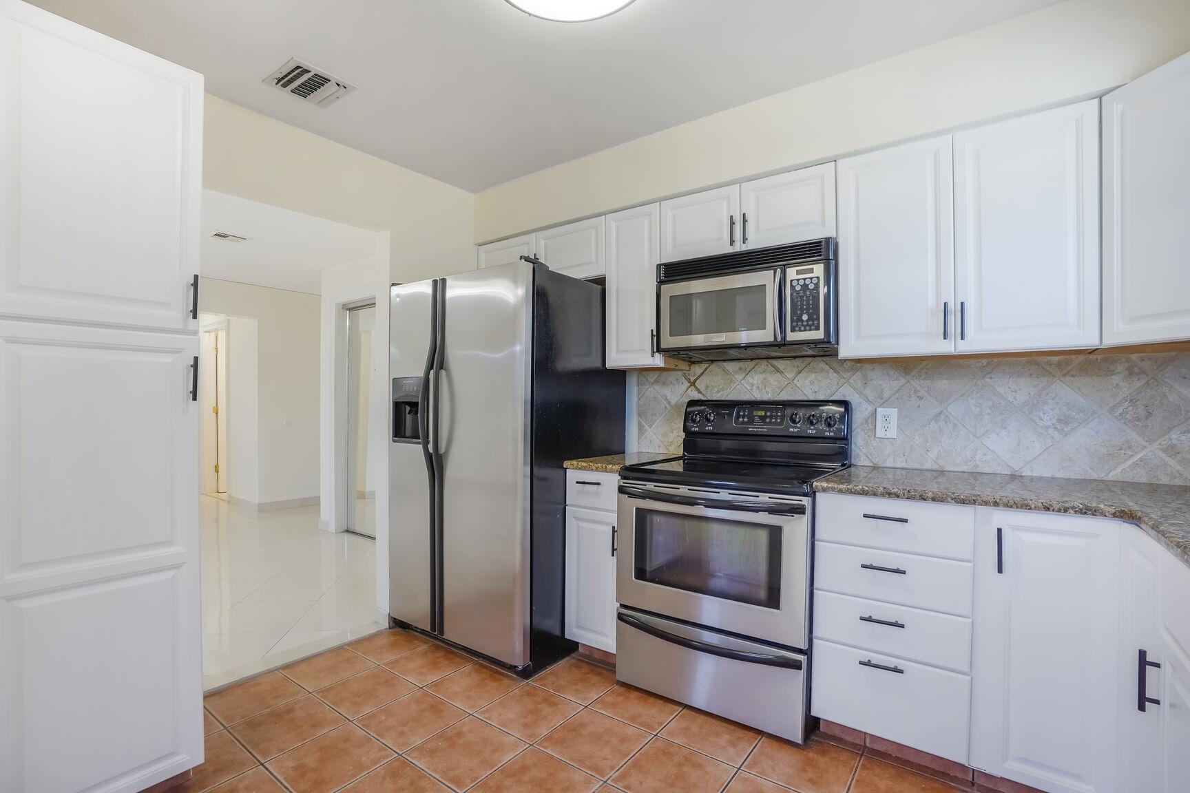 214 70th St #1B, Guttenberg, New Jersey image 3
