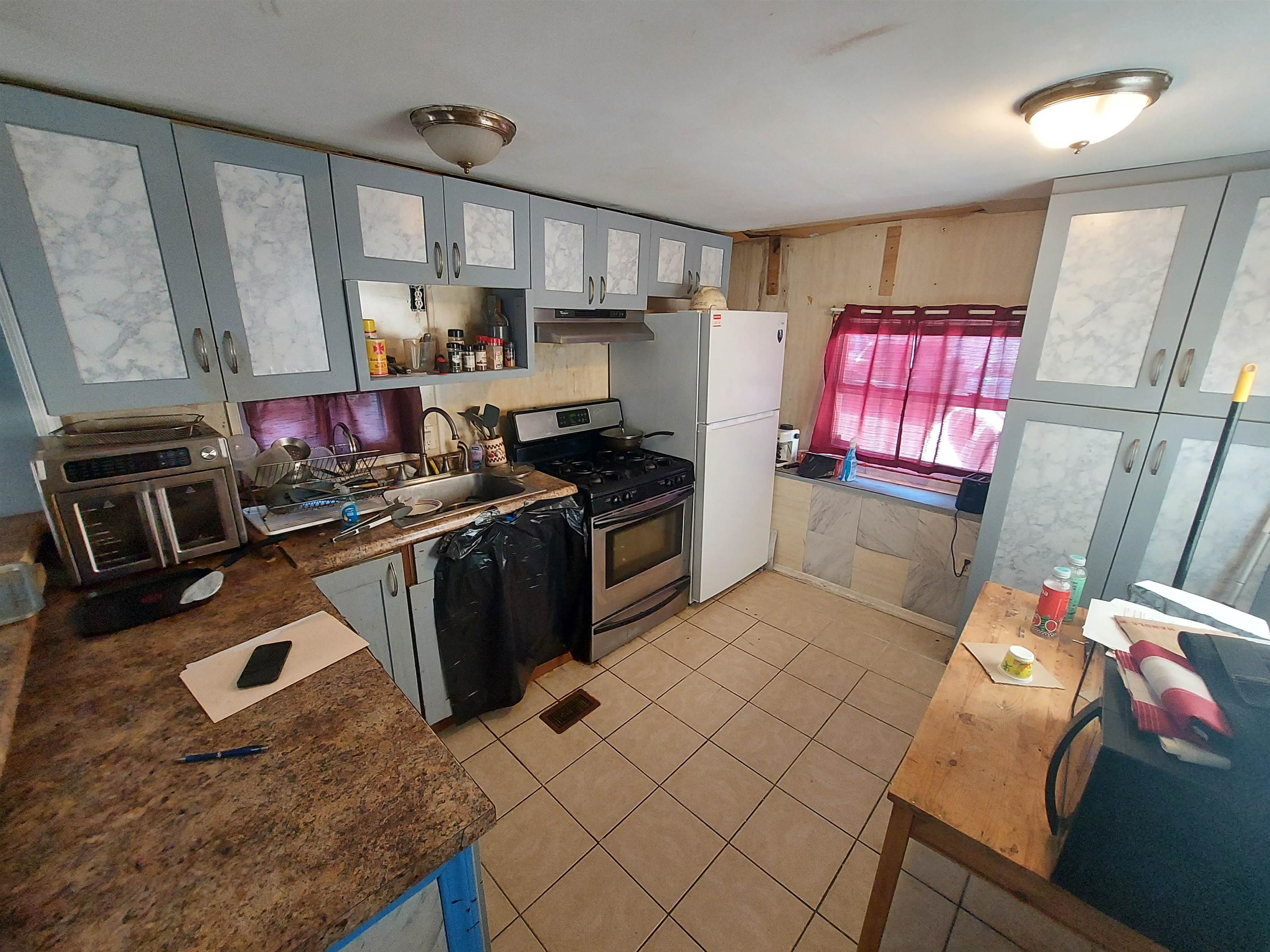 190 WEST 24TH ST