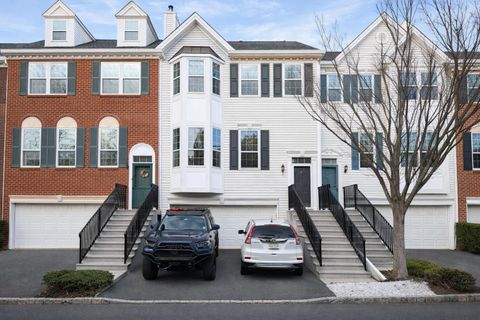 Townhouse For Sale - 5 Hemlock St<br/> Hudson County, Jersey City, NJ 07305