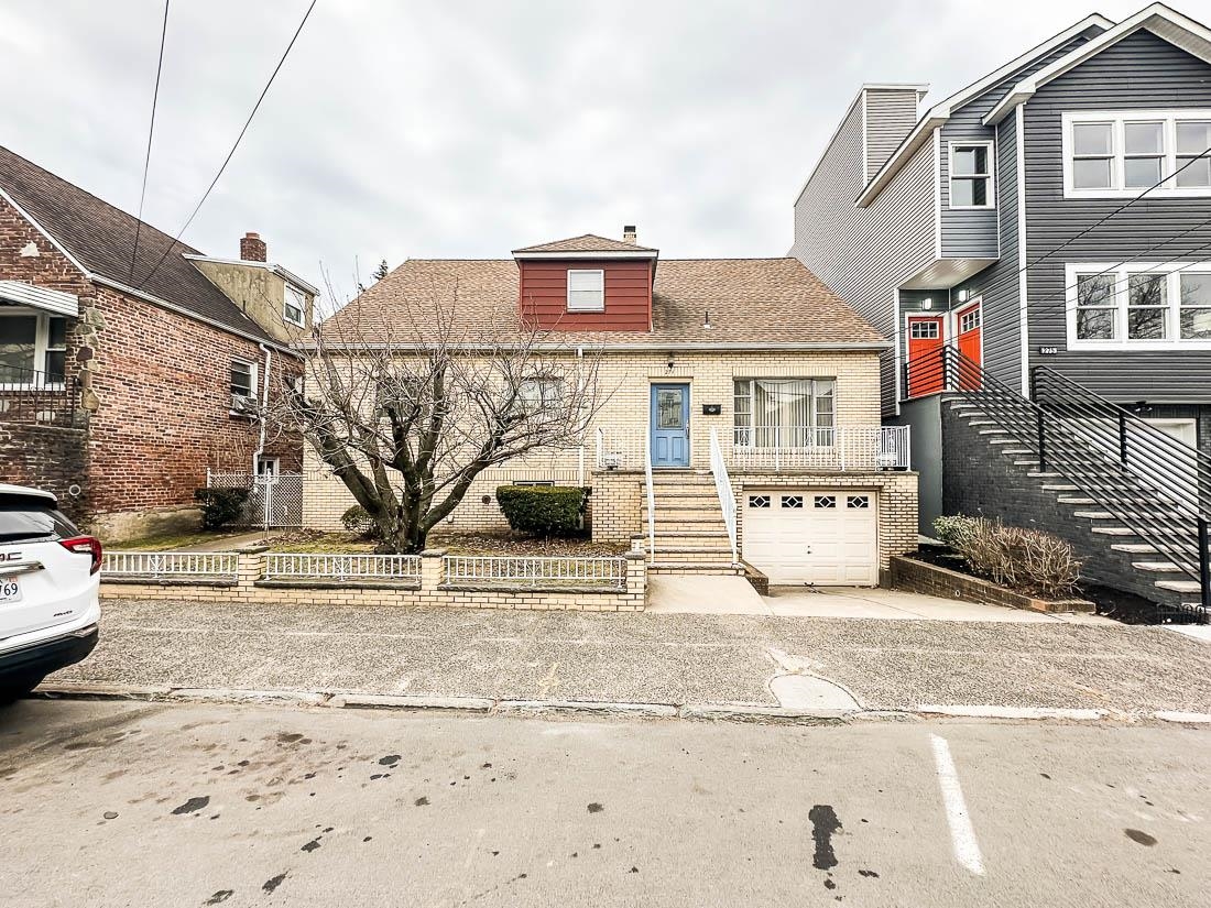 271 Pearsall Ave, Jersey City, New Jersey image 2