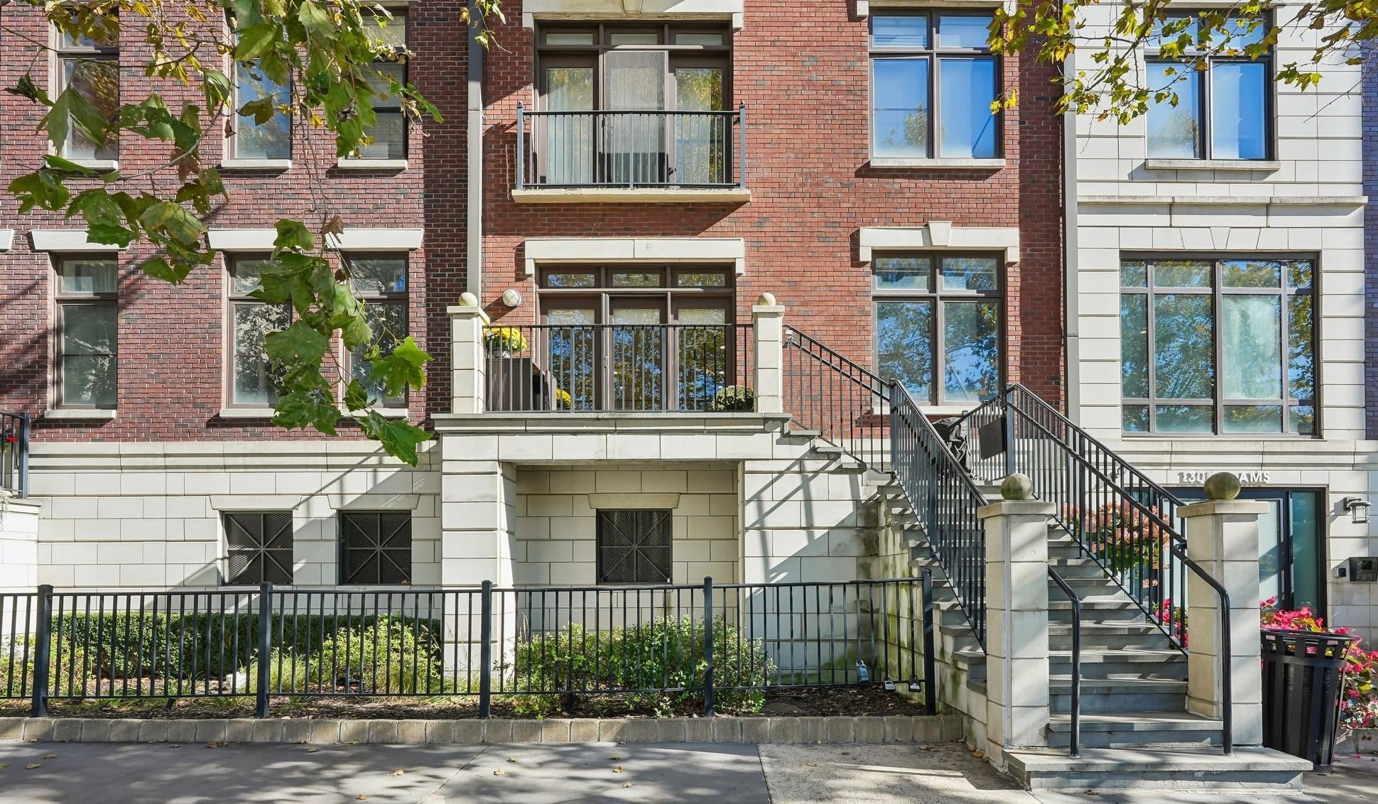 1301 ADAMS ST 209