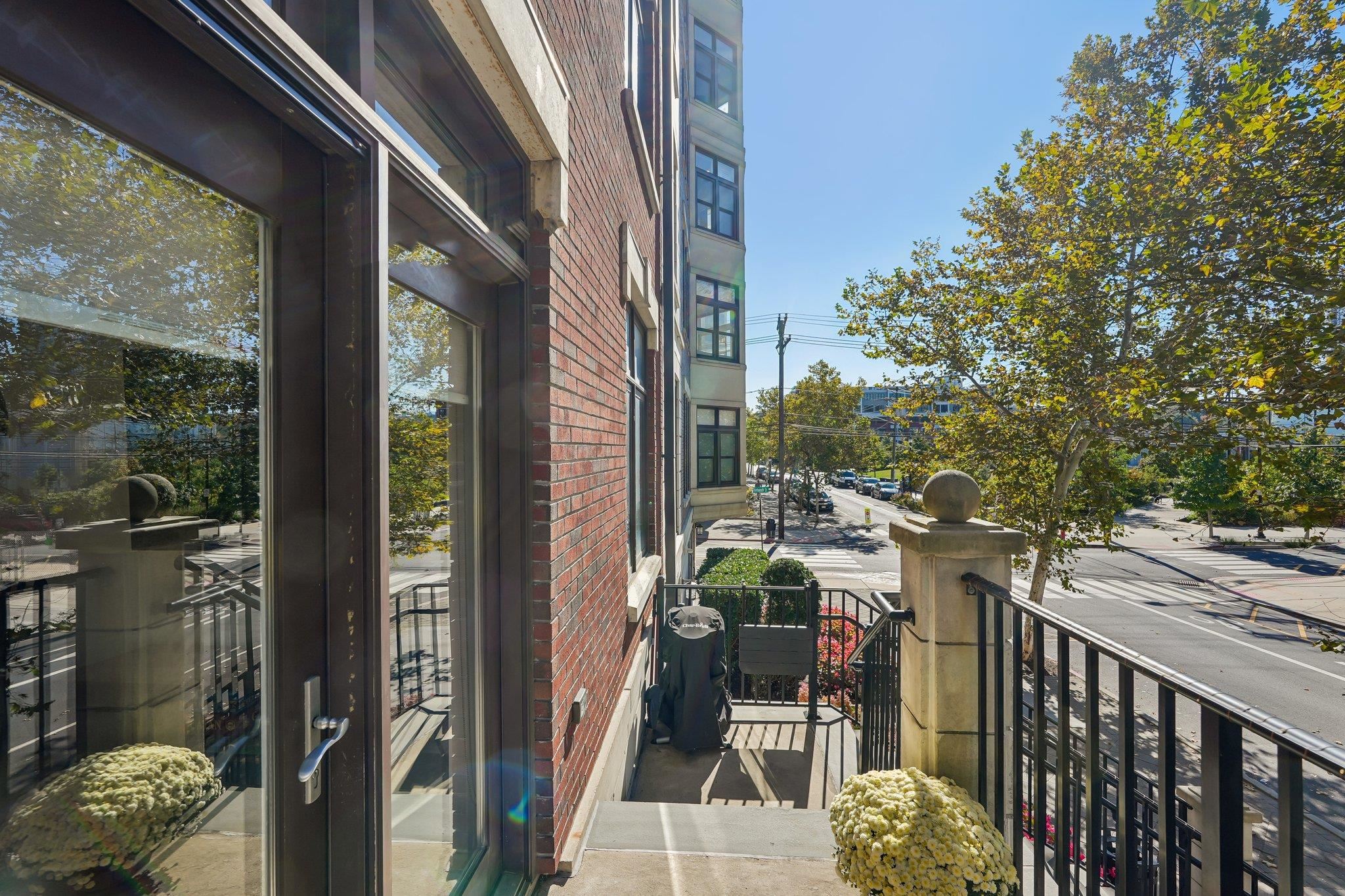 1301 ADAMS ST 209